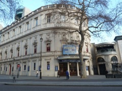 Playhouse Theatre, Northumberland Avenue; die Beatles  absolvierten hier 13 Musik-Sessions für die BBC vom Januar 1963 bis Januar 1964, acht Sessions waren privat, fünf mit Publikum