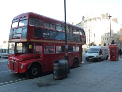 Der alte Doppeldeckerbus AEC Routemaster